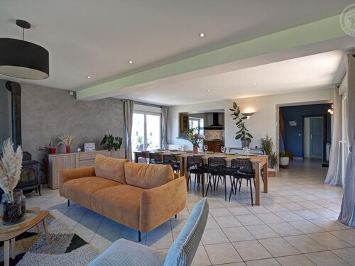 Spacious cottage for 12 with private garden and spa in Chevrières