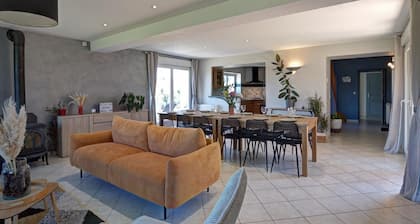 Spacious cottage for 12 with private garden and spa in Chevrières