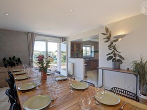 Dining - Spacious cottage for 12 with private garden and spa in Chevrières (Chevrières - Loire)