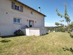Exterior - Spacious cottage for 12 with private garden and spa in Chevrières (Chevrières - Loire)