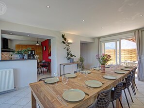 Dining - Spacious cottage for 12 with private garden and spa in Chevrières (Chevrières - Loire)