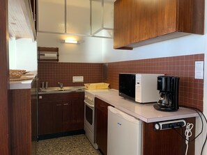 Réfrigérateur, four à micro-ondes