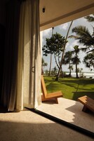 Caja de seguridad en la habitación y escritorio 