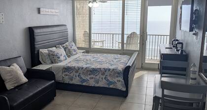 Beachfront Suite in Daytona Beach, FL with direct full ocean view! 5th Floor