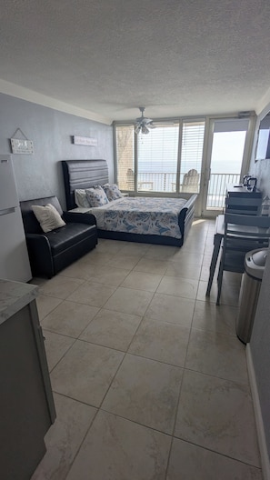 1 bedroom, WiFi, bed sheets - Beachfront Suite in Daytona Beach, FL with direct full ocean view!  5th Floor (Daytona Beach)