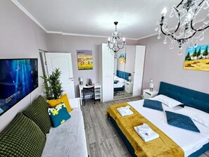 1 soverom, skrivebord, lydisolert og strykejern/-brett