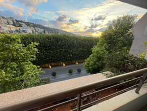 Property grounds - Loft at Siwar resort, near Le Royal Hotel, pool,all amenities are included, parking (Wata Nahr El Kalb)