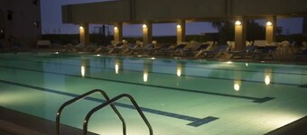 Loft at Siwar resort, near Le Royal Hotel, pool,all amenities are included, parking