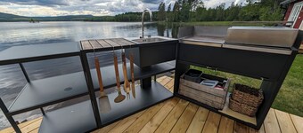 Mysig stuga med hÀrlig utsikt över sjö och berg. Husdjurs vÀnligt!