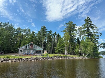 Southern Exposure Lakefront Retreat - 250 ft of private shorefront. Zone 6