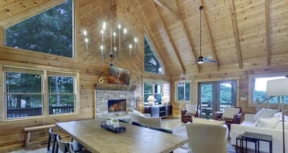 Luxury Cabin with Hot Tub & Lake Views