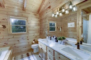 Shower, hair dryer, towels - Lakeview Dreams – Panoramic Views, Luxury Comfor (Blue Ridge)