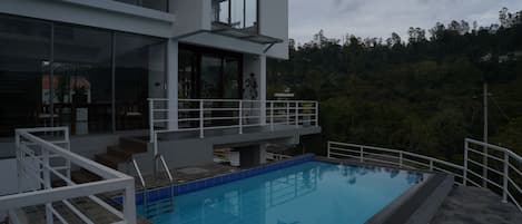 6 室外游泳池