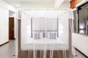 Free WiFi, bed sheets