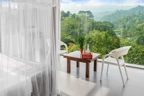 Habitación doble superior, balcón, vistas a la montaña | Wifi gratis y ropa de cama
