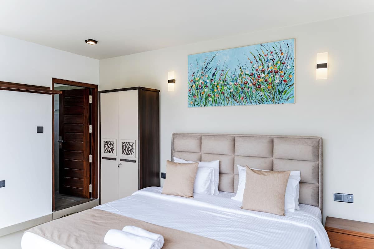 Quarto casal superluxo, sacada, vista para a montanha | Wi-Fi de cortesia, roupa de cama