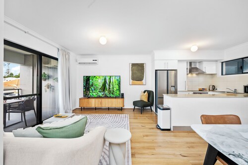 Stylish 2BR with Wi-Fi (100+ Mbps), TV big 75 inch -Beckenham