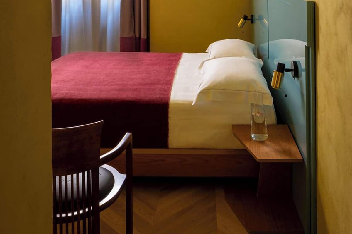 Standard Room | Egyptian cotton sheets, premium bedding, down comforters