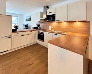 Appartement | Cuisine privée | Batterie de cuisine, vaisselle et ustensiles