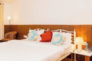 Signature Studio Suite | Free WiFi