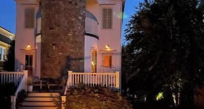 Walk to Beach! 4 Bedroom, 4.5 bath