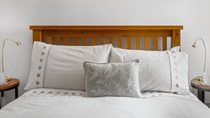 3 bedrooms, iron/ironing board, free WiFi, bed sheets - Prestbury Stables, Cheltenham  - sleeps 4 guests in 3 bedrooms (Cheltenham)