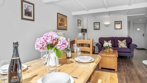 Interior - Prestbury Stables, Cheltenham  - sleeps 4 guests in 3 bedrooms (Cheltenham)