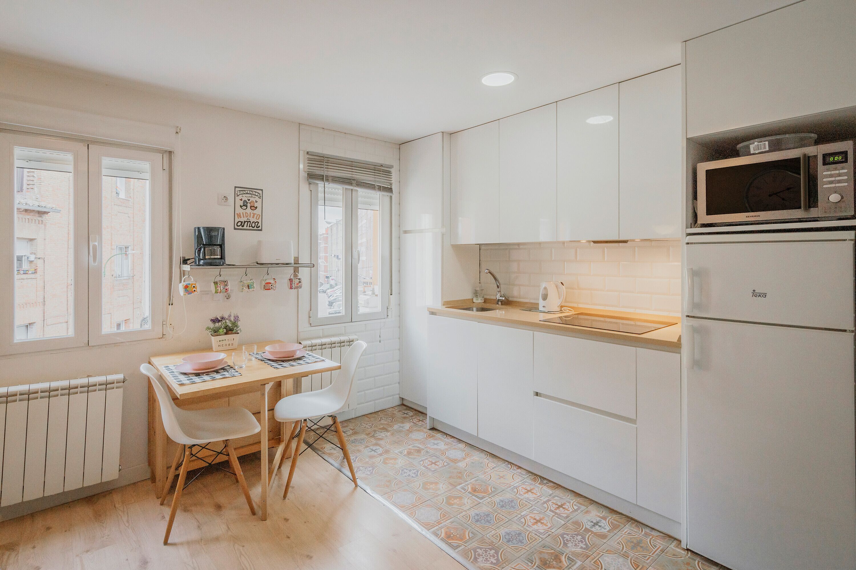 Kühlschrank, Mikrowelle, Ofen, Geschirrspüler