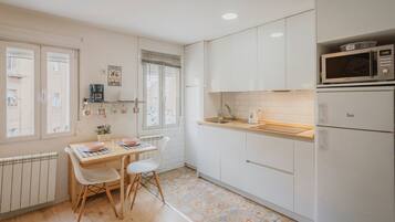 Réfrigérateur, micro-ondes, four, lave-vaisselle