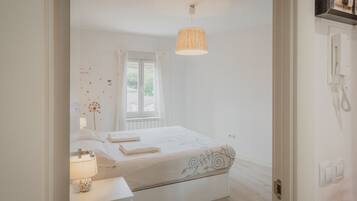 2 chambres, fer et planche à repasser, Wi-Fi, draps fournis