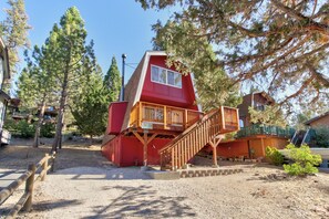 Exterior - Lazy Bear Barn - Family-Friendly Mountain View Cabin with Wi-Fi, Fireplace, & Deck (Big Bear Lake)