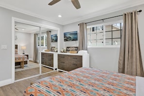 5 bedrooms, desk, free WiFi, bed sheets