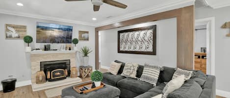 Smart TV y chimenea