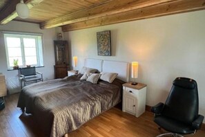 3 habitaciones, escritorio, tabla de planchar con plancha y wifi gratis 