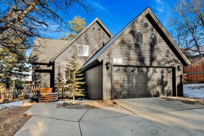 Exterior - Moonridge Alameda ~ private hot tub - dog-friendly - 6 minutes to Bear Mountain (Big Bear City)