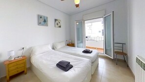 2 bedrooms, iron/ironing board, free WiFi, bed sheets