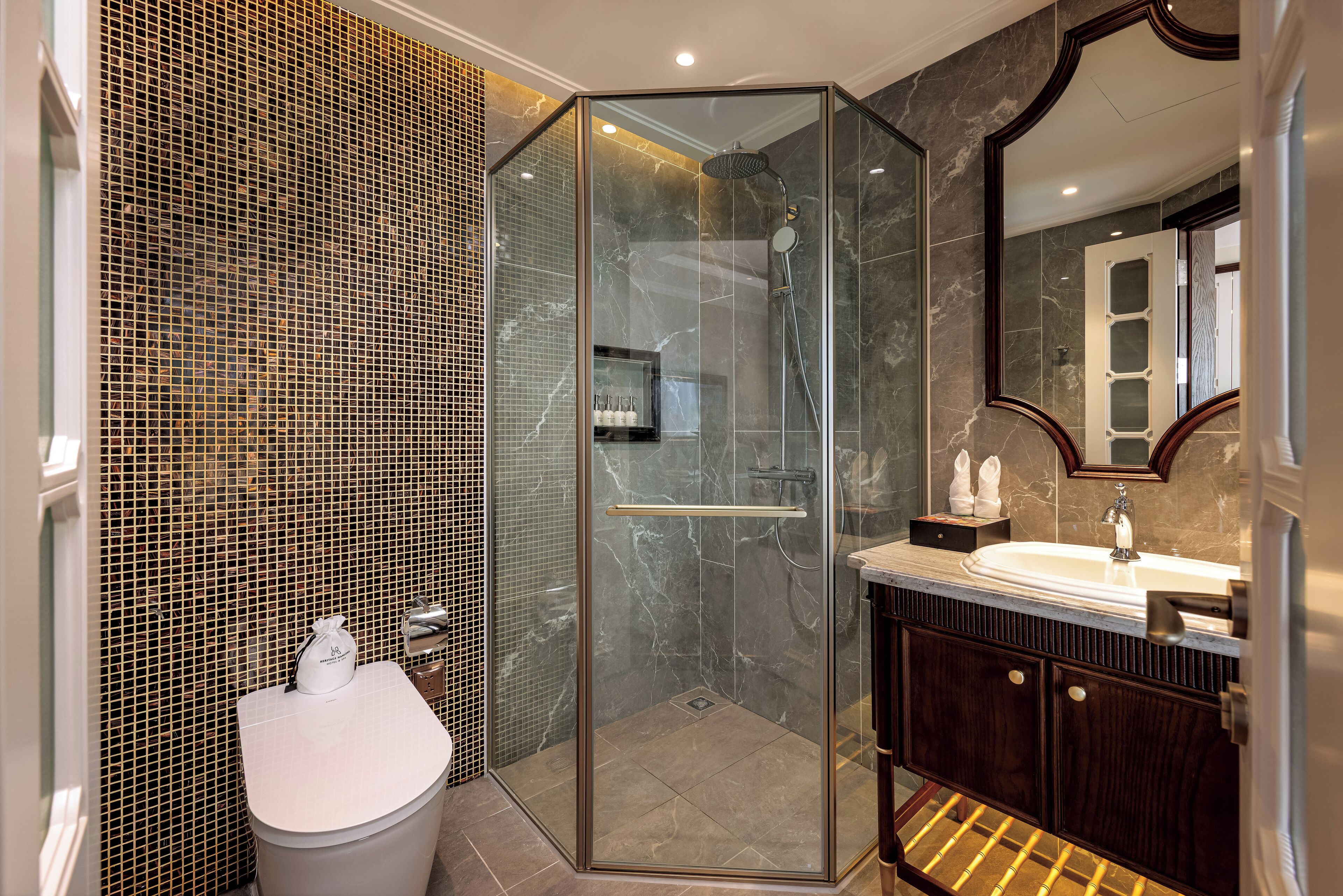 Premier kamer, 1 twee- of 2 eenpersoonsbedden | Badkamer | Gratis toiletartikelen, een haardroger, badjassen, pantoffels