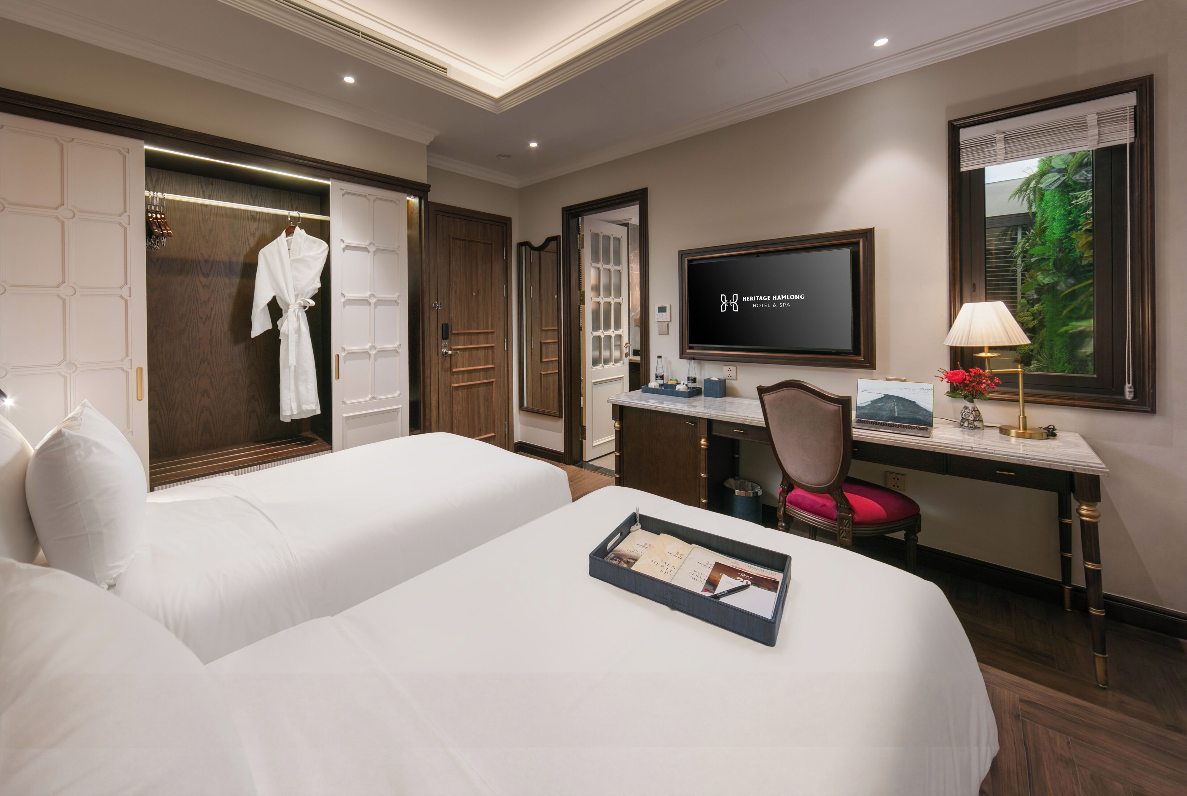 Deluxe Room with Internal Window