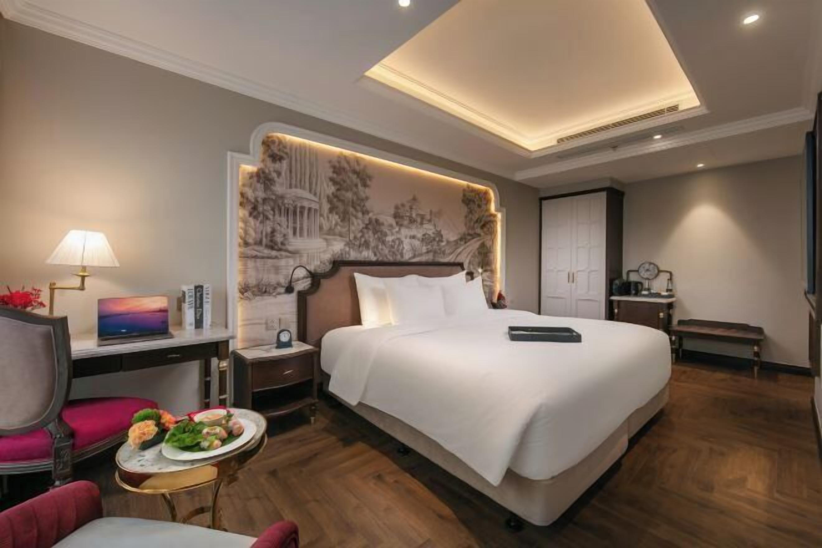 Minibar, in-room safe, iron/ironing board, free WiFi