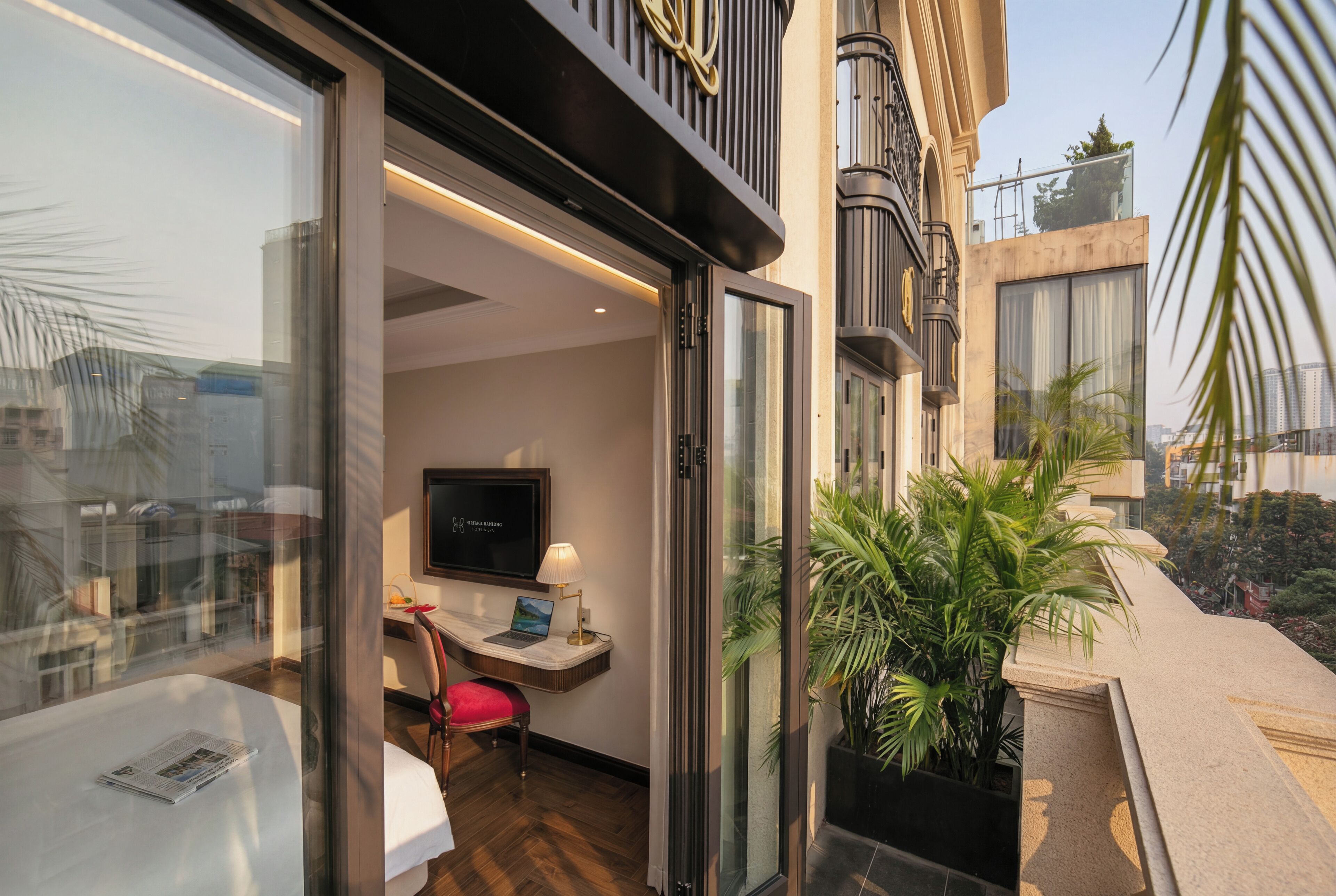 Balcony Deluxe Room City View | Hiên