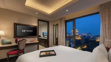 Kitchen Studio Open Window