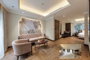 Suite with Living Room Open Window | Minibar, in-room safe, desk, iron/ironing board