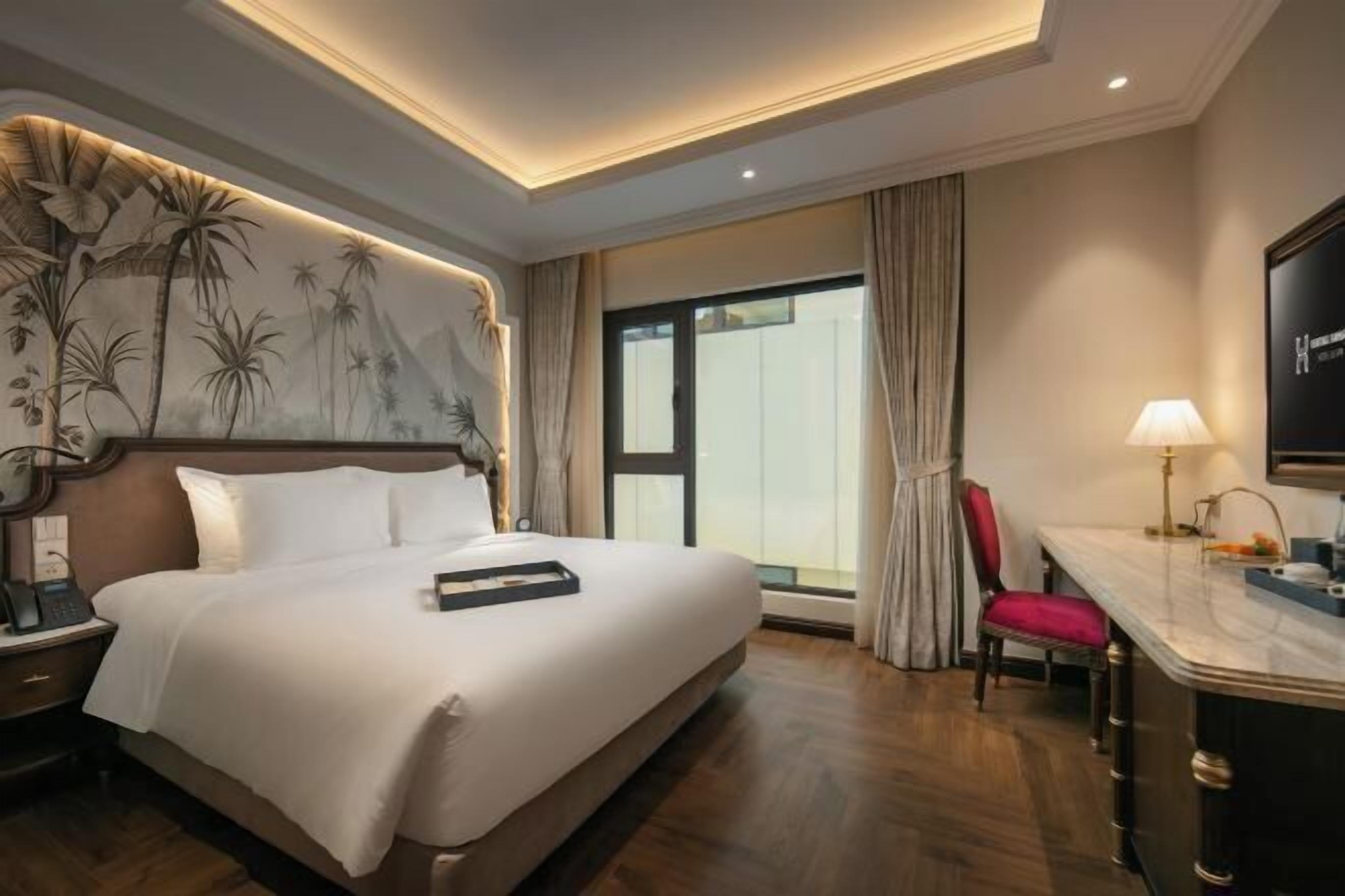Minibar, in-room safe, iron/ironing board, free WiFi