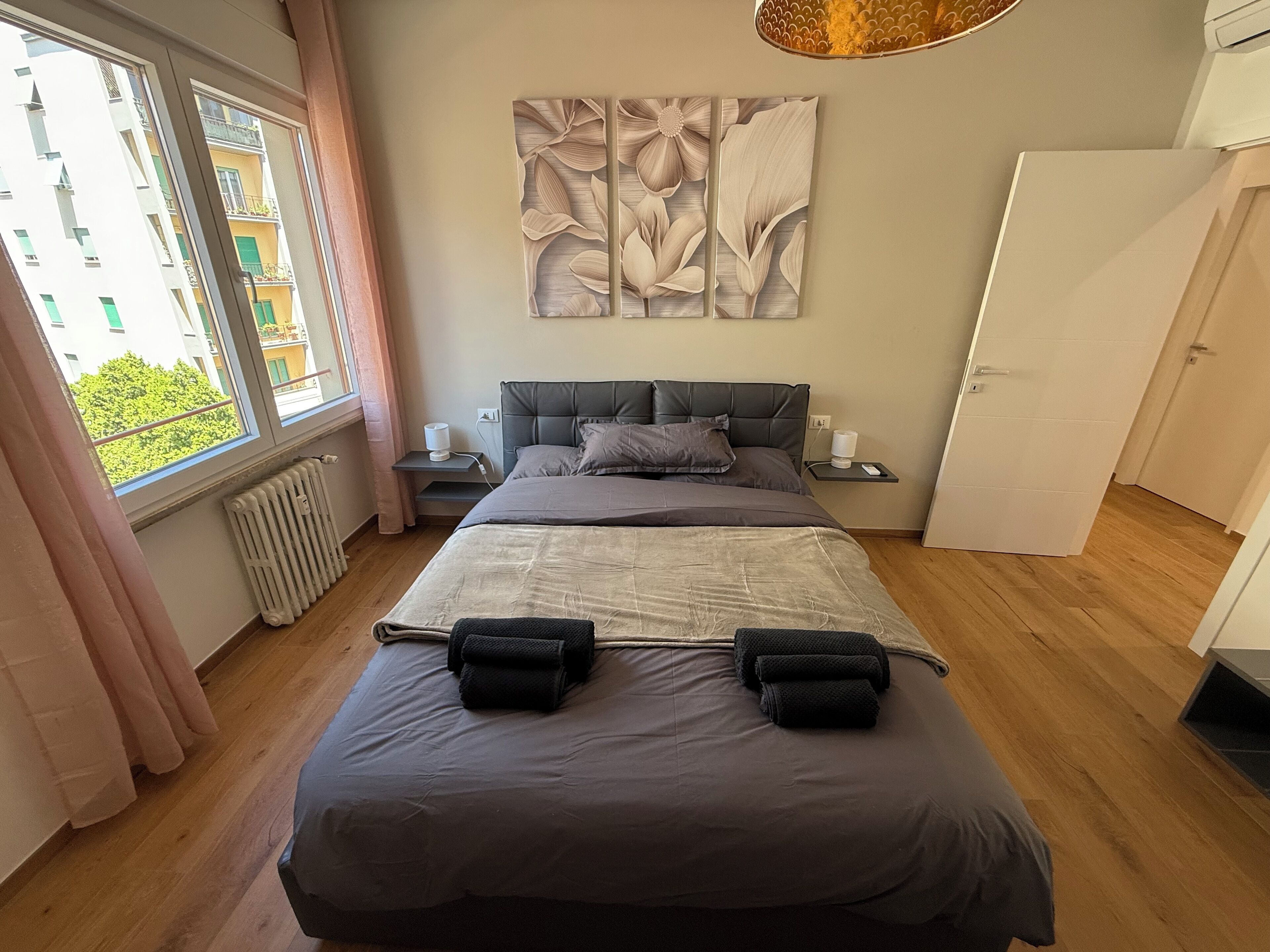2 bedrooms, in-room safe, iron/ironing board, free WiFi