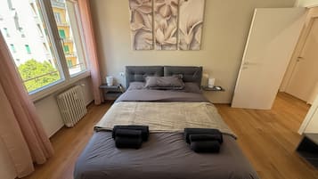 2 bedrooms, in-room safe, iron/ironing board, free WiFi