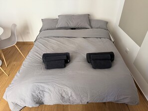 2 soveværelser, pengeskab på værelset, strygejern/strygebræt
