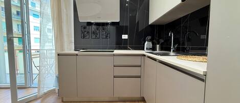 Mikrowelle, Ofen, Herdplatte, Geschirrspüler