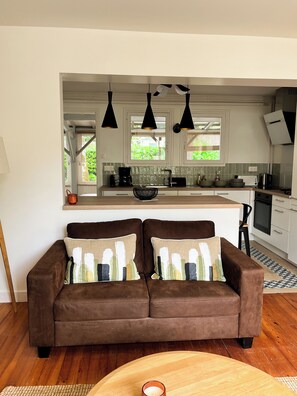 Smart TV, books, stereo