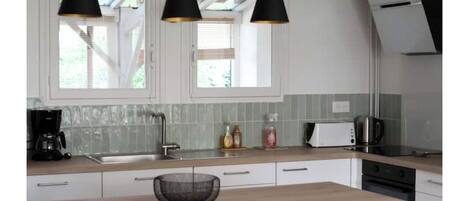 Geladeira, micro-ondas, fogão, cooktop