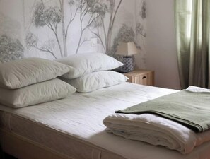 3 bedrooms, iron/ironing board, free WiFi